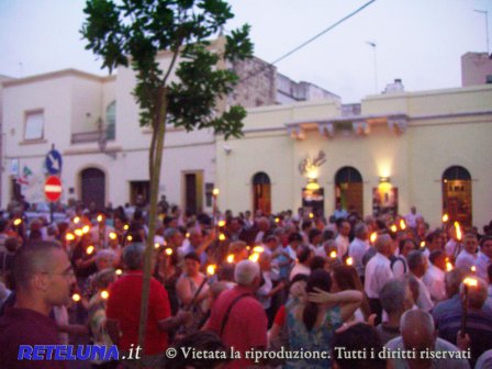 Tutti in marcia per Peppino. La fiaccolata ieri sera a Ugento per il consigliere