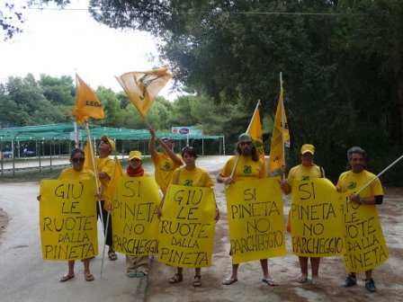 La battaglia di Legambiente contro i parcheggi selvaggi. Oggi «blitz» agli Alimini