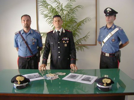 Duemila euro per restituire l'auto rubata. All'appuntamento trovano i carabinieri