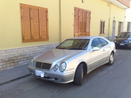 Duemila euro per restituire l'auto rubata. All'appuntamento trovano i carabinieri