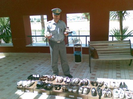 Ecco l'affare, ma anche l'inganno. 3mila 500 paia di scarpe contraffatte sequestrate