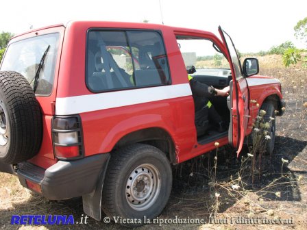 Un incendio devastante si è sviluppato tra Torre Pali e Pescoluse