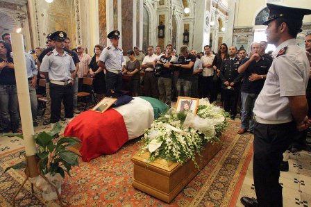 «Mery, la stella più bella». E Carpignano dà l'ultimo saluto a Luigi e Stefania