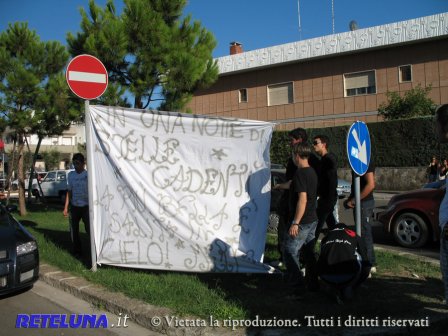 «Mery, la stella più bella». E Carpignano dà l'ultimo saluto a Luigi e Stefania