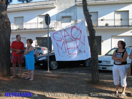 «Mery, la stella più bella». E Carpignano dà l'ultimo saluto a Luigi e Stefania