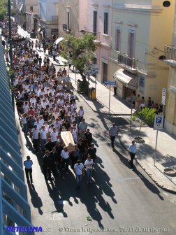 Elisa, Matteo, Enrico e Chiara, nel giorno del silenzio. Città in lutto per i suoi cari