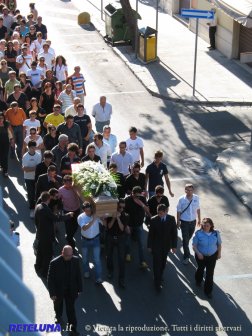 Elisa, Matteo, Enrico e Chiara, nel giorno del silenzio. Città in lutto per i suoi cari