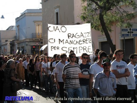 Elisa, Matteo, Enrico e Chiara, nel giorno del silenzio. Città in lutto per i suoi cari