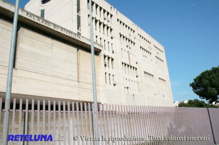 Stuprata 14enne a Bologna da due leccesi. Test del dna positivo per uno dei due